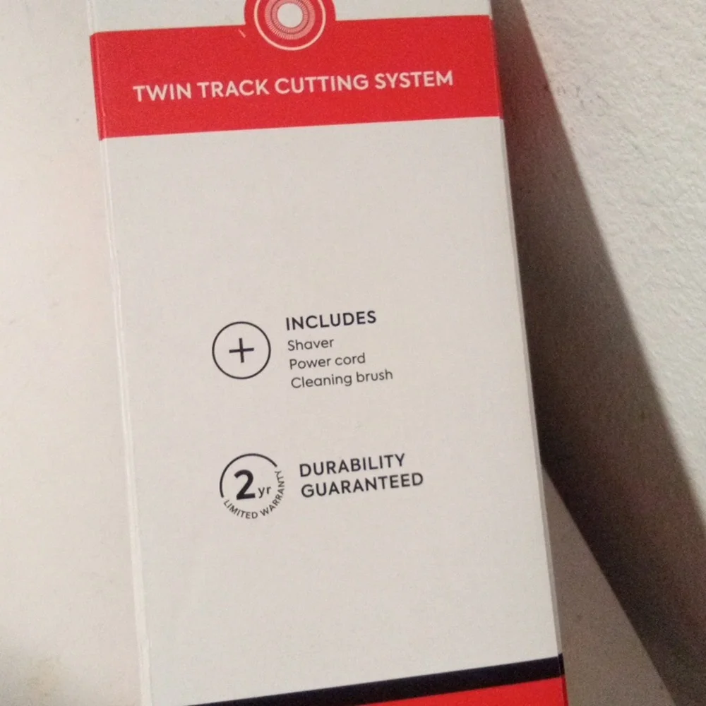 Brand new Remington R0050 Twin Track Corded Rotary Shaver - Picture 2 of 2